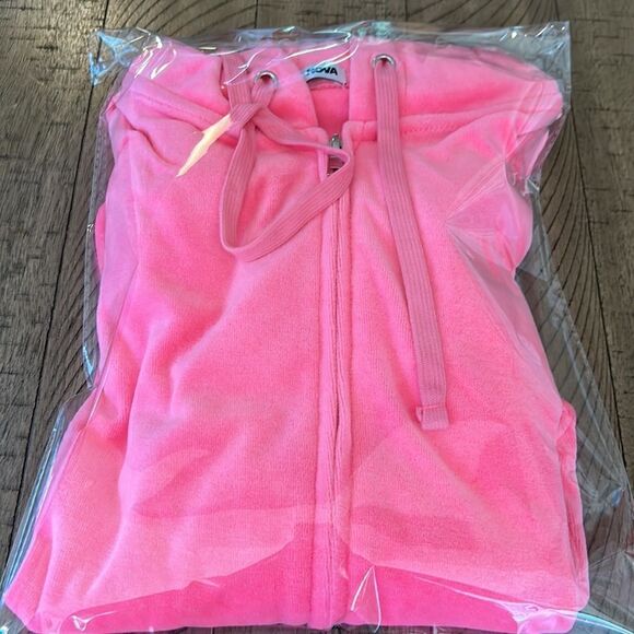 🩷 Barbie Neon Pink Velour Hoodie 2 Pockets. Adorable ☺️ - Picture 14 of 17